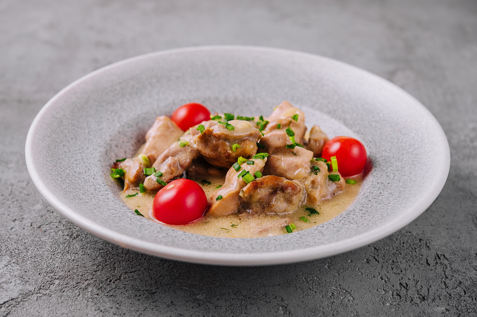 Grilled chicken breast with cream sauce and tomatoes
