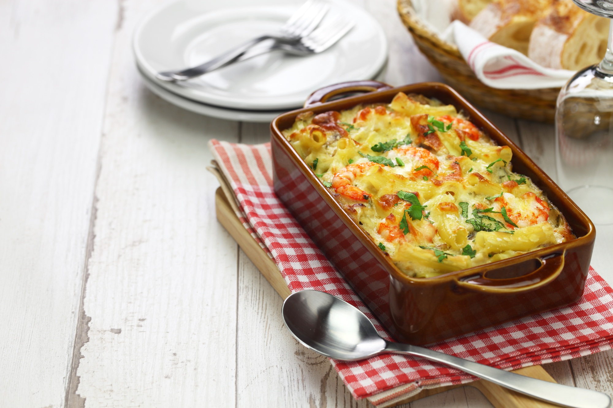 homemade shrimp macaroni cheese gratin