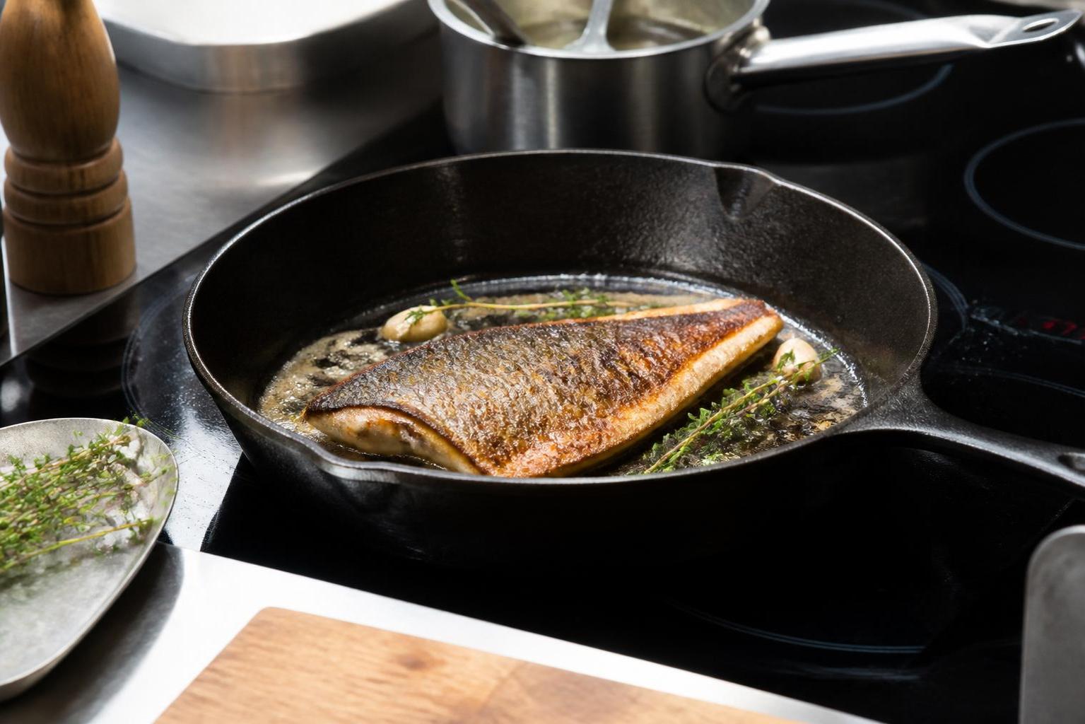 découvrez comment préparer facilement un délicieux black bass à la poêle grâce à notre recette simple et rapide, idéale pour un repas savoureux et gourmand.