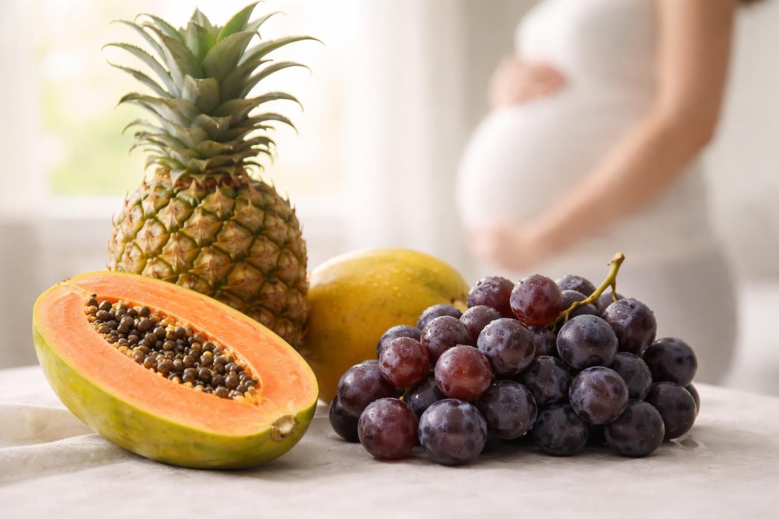 découvrez quels sont les 3 fruits à éviter pendant la grossesse et comprenez leurs impacts sur la santé de la maman et du bébé pour une grossesse sereine.