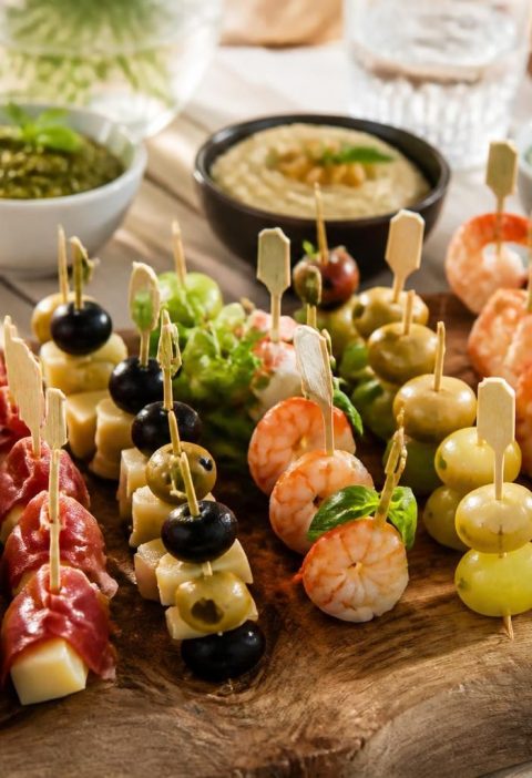 découvrez nos brochettes apéritives originales avec des recettes faciles et rapides à préparer pour surprendre vos invités dès l'apéritif.