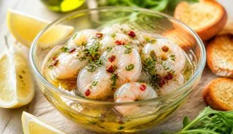 découvrez notre recette simple et rapide de crevettes marinées en apéro, une entrée sans cuisson parfaite pour vos moments conviviaux.